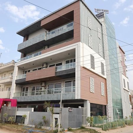 Vaabi Saabi Hotel Γκουργκάον Εξωτερικό φωτογραφία