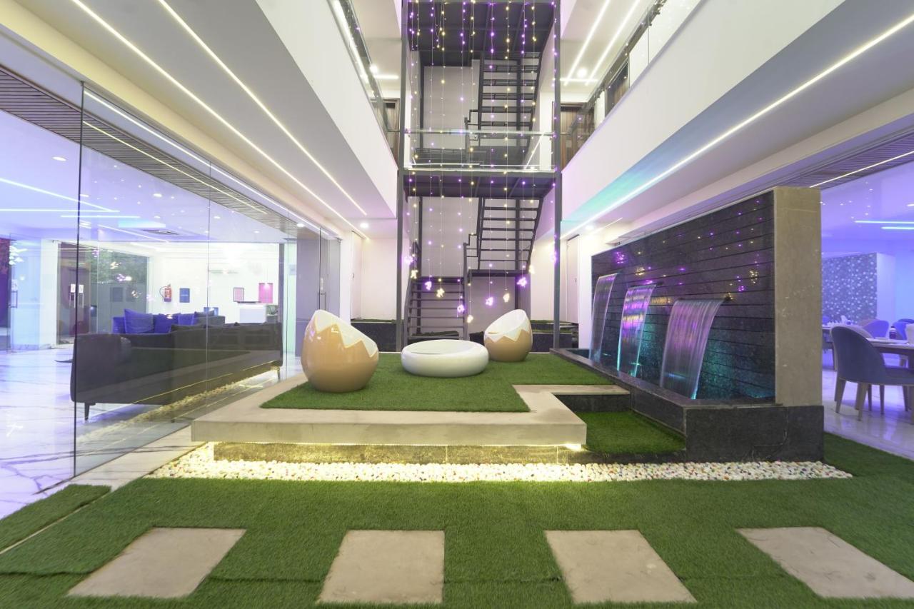 Vaabi Saabi Hotel Γκουργκάον Εξωτερικό φωτογραφία
