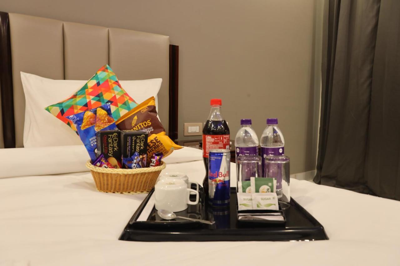 Vaabi Saabi Hotel Γκουργκάον Εξωτερικό φωτογραφία