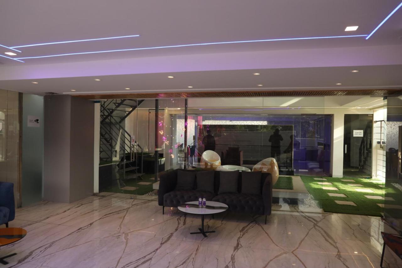 Vaabi Saabi Hotel Γκουργκάον Εξωτερικό φωτογραφία