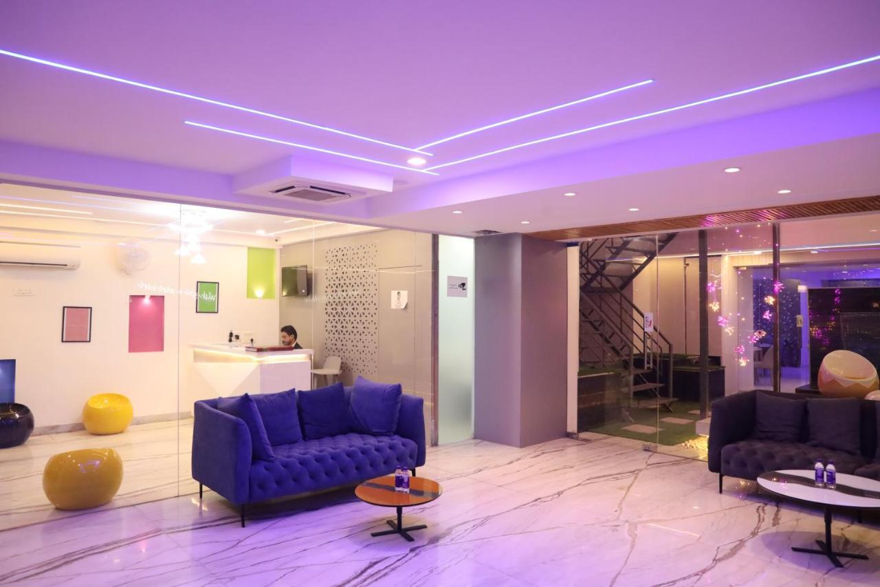 Vaabi Saabi Hotel Γκουργκάον Εξωτερικό φωτογραφία